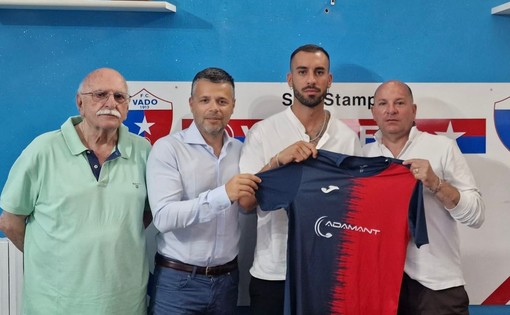 FOTONOTIZIA: Diego Vita al "Chittolina", è ufficialmente un nuovo giocatore del Vado FOTONOTIZIA: Diego Vita al "Chittolina", è ufficialmente un nuovo giocatore del Vado