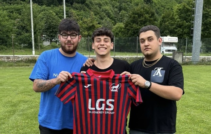 Calciomercato. Nuovo volto nuovo per il Mallare, preso dal Millesimo Lorenzo Esposito Calciomercato. Nuovo volto nuovo per il Mallare, preso dal Millesimo Lorenzo Esposito