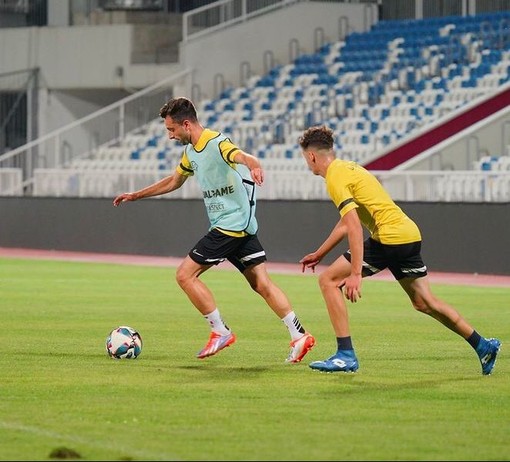 Calcio. E' arrivato l'esordio in Conference League per Samuele Caruso: "Esperienza speciale. Il mercato? Ci sono offerte, ma voglio ponderare le mie scelte"