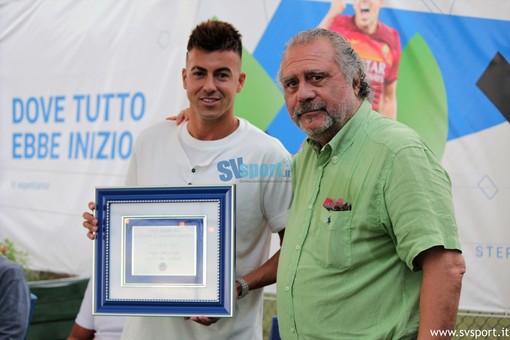 El Shaarawy col presidente del Legino Carella El Shaarawy col presidente del Legino Carella
