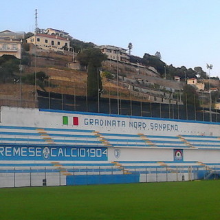 Sanremo. Cancelli chiusi per le attività sportive, le torri faro del "Comunale" sono a rischio crollo"