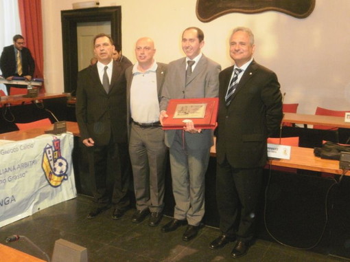 Il Presidente di Latte (a sinistra) all'ultima edizione del premio "Carlo Geddo"