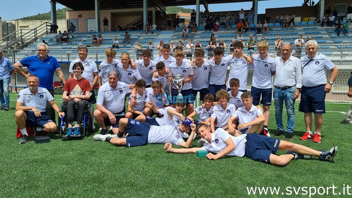 FOTONOTIZIA: il Veneto vince il Torneo delle Regioni, la Liguria chiude battendo l'Umbria 2-0 con i gol di Avandro e Romeo FOTONOTIZIA: il Veneto vince il Torneo delle Regioni, la Liguria chiude battendo l'Umbria 2-0 con i gol di Avandro e Romeo