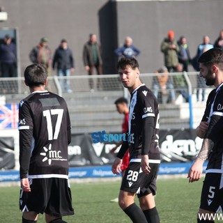 Calcio, Albenga. Il presidente Cosenza all'ultimo passo in bianconero: "I rappresentanti della nuova proprietà oggi al Riva. Lascio con rammarico"