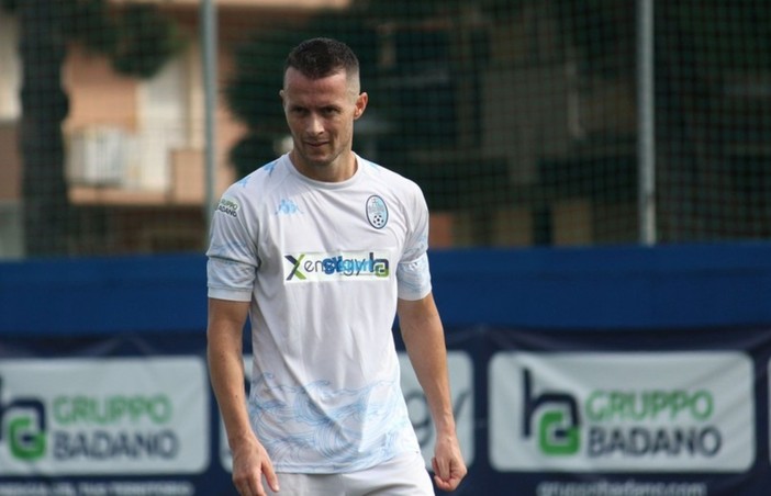 Calcio | Eccellenza. Il Campomorone batte l'Arenzano in pieno recupero, Pietra Ligure costretto alla semifinale playoff contro la Fezzanese