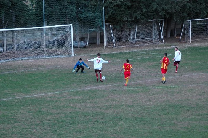 Calcio. Gli allenatori della San Filippo Neri replicano al Borghetto: "Esagerato affermare che abbiamo subito 15 tiri verso la porta" Calcio. Gli allenatori della San Filippo Neri replicano al Borghetto: "Esagerato affermare che abbiamo subito 15 tiri verso la porta"