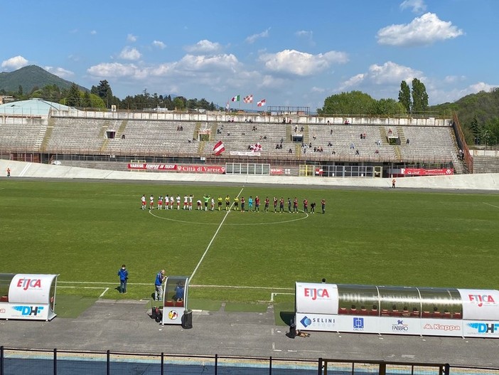 Calcio, Serie D. Il Vado cade al 90' a Varese, ma i risultati degli altri campi avvicinano la salvezza
