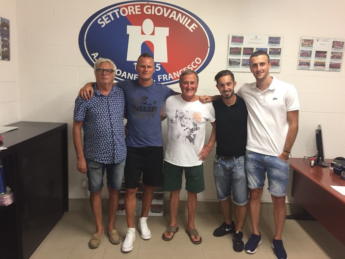 Pietro Daddi insieme a Brian Piave, Marino, Rolando e l'attaccante Andrea Rocca