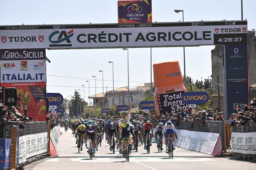 Ciclismo. Niccolò Bonifazio fa sua la seconda tappa del Giro di Sicilia: &quot;Ho lavorato tanto durante l'inverno, vittoria importante&quot;