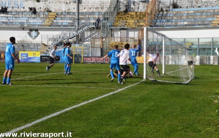 Eccellenza: Rovella ne fa 3, Unione Sanremo corsara a Voltri. Secondo posto un pò più vicino