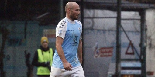 Calcio, Sanremese. Rinnova anche capitan Bregliano: "Riportare i colori che amo nei professionisti resta il mio obiettivo" Calcio, Sanremese. Rinnova anche capitan Bregliano: "Riportare i colori che amo nei professionisti resta il mio obiettivo"