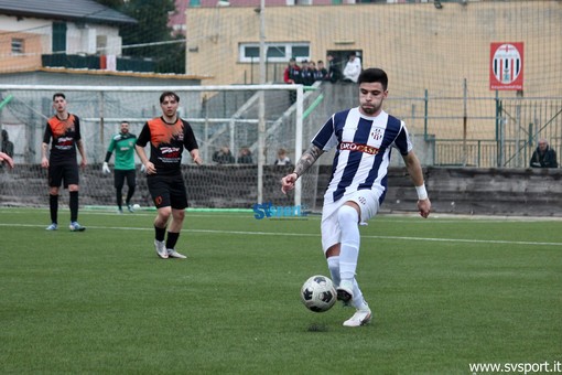 Calcio, Prima Categoria. Il Savona cambia marcia nella ripresa, 4-0 alla Rossiglionese e primo posto ritrovato Calcio, Prima Categoria. Il Savona cambia marcia nella ripresa, 4-0 alla Rossiglionese e primo posto ritrovato