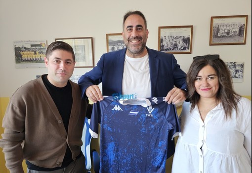 Calcio, Celle Varazze. Ecco Mario Pisano: "Sono tornato!", Il ds Barletta: "Questa squadra non aveva un'anima" (VIDEO) Calcio, Celle Varazze. Ecco Mario Pisano: "Sono tornato!", Il ds Barletta: "Questa squadra non aveva un'anima" (VIDEO)