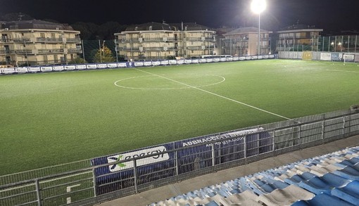 Calcio, Pietra Ligure. Campomorone in ritardo al De Vincenzi, il CR Liguria sposta la partita con il Pietra alle 21:00 Calcio, Pietra Ligure. Campomorone in ritardo al De Vincenzi, il CR Liguria sposta la partita con il Pietra alle 21:00
