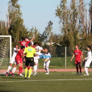 Calcio, Serie D. Il Vado può tagliare fuori il Varese dalla corsa al primato. Celle Varazze a Romentino, prima per Floris contro il Saluzzo