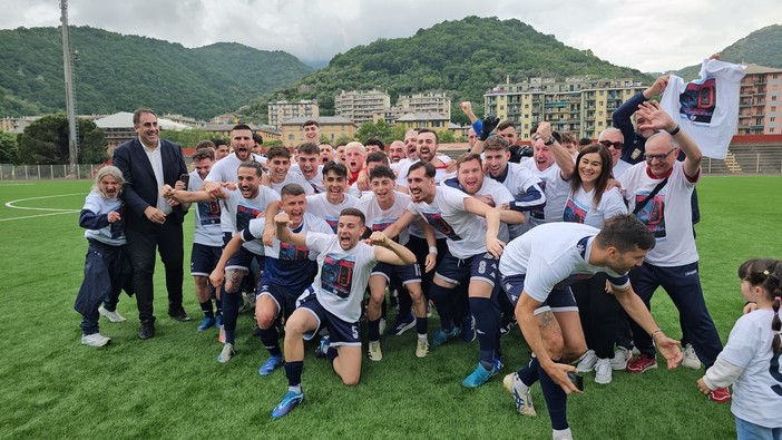 FOTONOTIZIA. FESTA CELLE VARAZZE, LE CIVETTE BATTONO L'ATHLETIC E VOLANO IN SERIE D