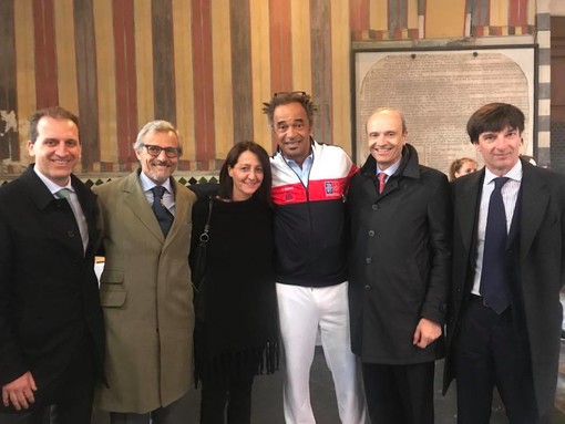 Il presidente FIT Liguria Andrea Fossati con il Comitato Organizzatore e il capitano francese Noah Il presidente FIT Liguria Andrea Fossati con il Comitato Organizzatore e il capitano francese Noah