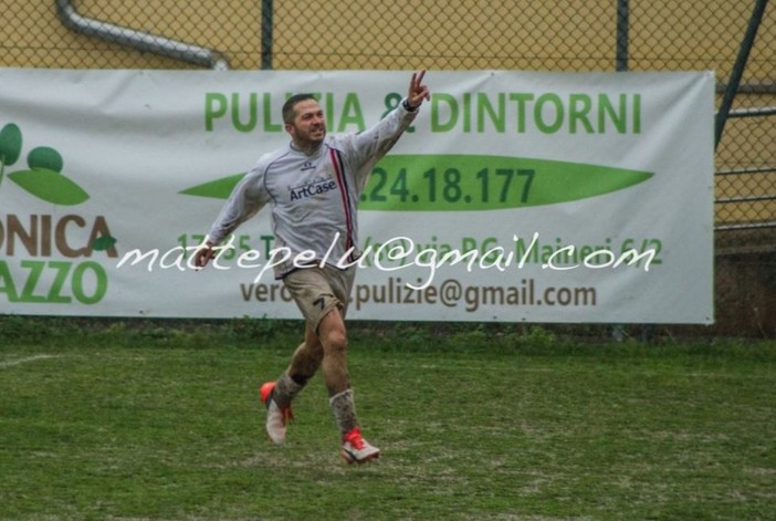 Calcio. Carparelli cento e lode, il bomber segna alla Veloce e arriva in tripla cifra Calcio. Carparelli cento e lode, il bomber segna alla Veloce e arriva in tripla cifra