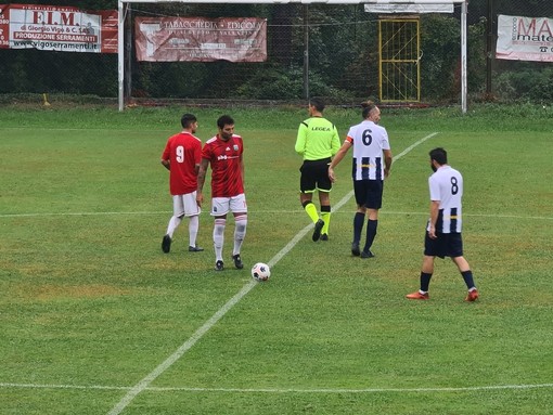 Calcio. Il Savona strappa un punto a Masone, inizia con un pareggio il campionato dei biancoblu Calcio. Il Savona strappa un punto a Masone, inizia con un pareggio il campionato dei biancoblu