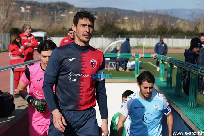 Calcio. Edoardo Capra alza la voce sui social: "Non ho accordi con altre squadre, dentro il Vado lotte di potere"
