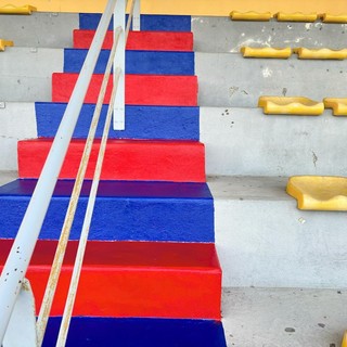 Calcio. L'Ellena scalpita per la partita che vale l'Eccellenza, anche i gradoni pitturati di rosso e blu