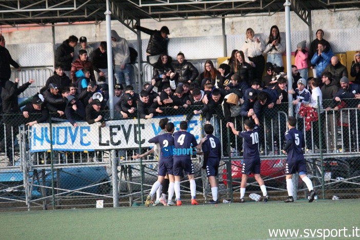 Calcio. Le "Nuove Leve Vaze" respingono le accuse: "Ricostruzioni diffamatorie". La Carcarese: "Le foto e i video a nostra disposizione dicono altro" Calcio. Le "Nuove Leve Vaze" respingono le accuse: "Ricostruzioni diffamatorie". La Carcarese: "Le foto e i video a nostra disposizione dicono altro"