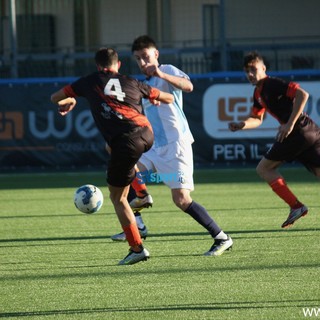 Calcio, Eccellenza. Tutto su Pietra Ligure - Cairese, è big match al "Devincenzi"