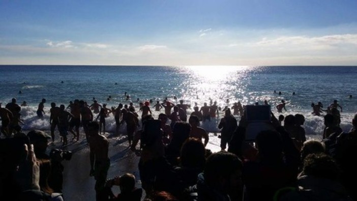 Finale Ligure: epifania con il cimento invernale sul lungomare Migliorini