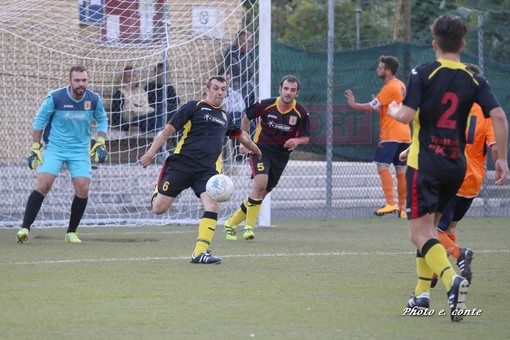 Calcio, Altarese. Perversi sarà il nuovo mister, contro il Camporosso spazio alla Commissione Tecnica Calcio, Altarese. Perversi sarà il nuovo mister, contro il Camporosso spazio alla Commissione Tecnica