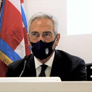 Calcio. Il presidente Gravina ha una linea chiara: "Vaccini obbligatori per tutti i tesserati? Ne discuteremo con il Governo"