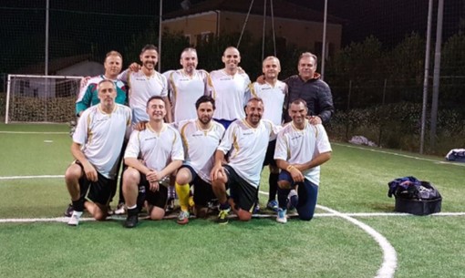 Calcio a 5: Mauri's Pub si aggiudica il primo posto al Torneo invernale di Bastia. Battuto 6-2 Ristorante il Gambero Calcio a 5: Mauri's Pub si aggiudica il primo posto al Torneo invernale di Bastia. Battuto 6-2 Ristorante il Gambero
