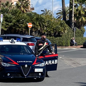 Armati di coltello hanno rapinato una donna a bordo del treno Ventimiglia-Savona: un uomo e una donna arrestati da carabinieri