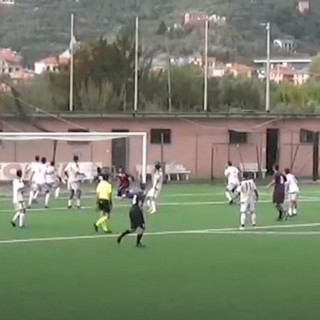 Calcio, Serie D. Rivediamo i gol di Lavagnese - Vado. Al gran tiro di Righetti risponde la zampata di Aperi (VIDEO)