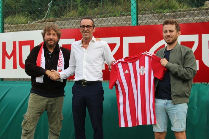 Calcio, Carcarese. Passaggio di testimone al vertice. Saluta Dino Vercelli, il nuovo presidente è Alessandro Ferrero Calcio, Carcarese. Passaggio di testimone al vertice. Saluta Dino Vercelli, il nuovo presidente è Alessandro Ferrero