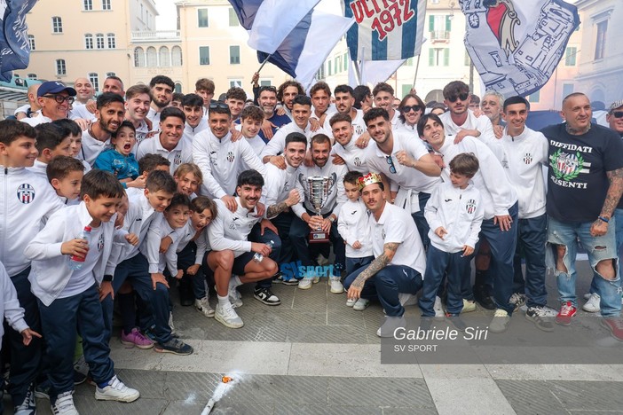 FOTONOTIZIA. Savona premiato in Piazza Sisto, la festa biancoblu nel cuore della città FOTONOTIZIA. Savona premiato in Piazza Sisto, la festa biancoblu nel cuore della città