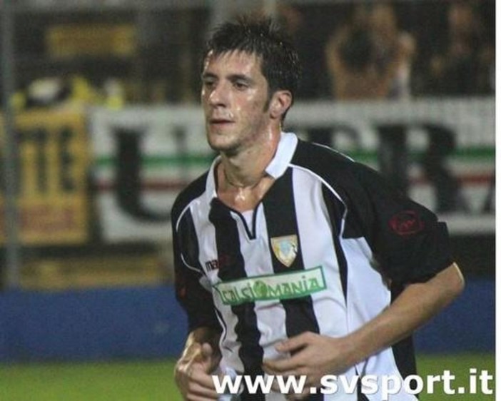 Calcio, Albenga. Patrucco gonfia il petto: "Con questa maglia anche in quarta categoria, restare era naturale per me" Calcio, Albenga. Patrucco gonfia il petto: "Con questa maglia anche in quarta categoria, restare era naturale per me"