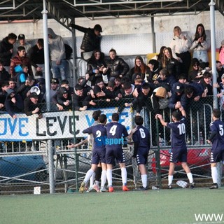 Calcio. Le "Nuove Leve Vaze" respingono le accuse: "Ricostruzioni diffamatorie". La Carcarese: "Le foto e i video a nostra disposizione dicono altro"