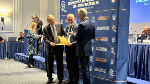 Calcio, Ligorna. Doppio compleanno biancazzurro, Benemerenze per Mancinelli e per il club del presidente Saracco Calcio, Ligorna. Doppio compleanno biancazzurro, Benemerenze per Mancinelli e per il club del presidente Saracco