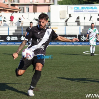 Calciomercato. Firma e subito in campo, esordio nell'Albenga per il centrocampista Davide Paglia Calciomercato. Firma e subito in campo, esordio nell'Albenga per il centrocampista Davide Paglia