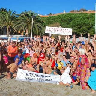 Finale Ligure: tempo di cimento, oltre 200 i nuotatori del tempo avverso