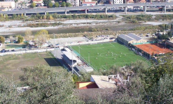 Migranti, il calcio come strumento di integrazione sociale: l'iniziativa a Ventimiglia Migranti, il calcio come strumento di integrazione sociale: l'iniziativa a Ventimiglia