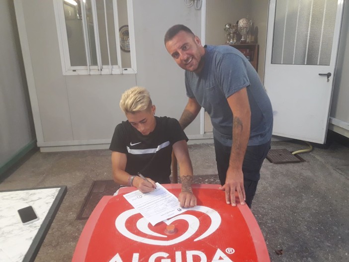 Calciomercato, Soccer Borghetto. Un colpo tira l'altro per i biancorossi, ha firmato anche il 2000 Paolo Lo Presti Calciomercato, Soccer Borghetto. Un colpo tira l'altro per i biancorossi, ha firmato anche il 2000 Paolo Lo Presti