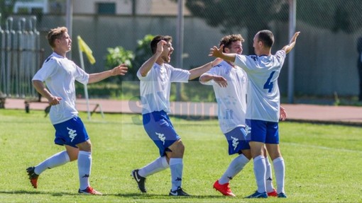 Calciomercato. L'Arenzano piazza un colpo da 90, ufficiale l'ingaggio di Alessandro Troiano Calciomercato. L'Arenzano piazza un colpo da 90, ufficiale l'ingaggio di Alessandro Troiano