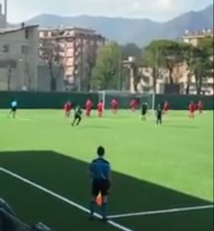 Calcio, Legino: lo spettacolare gol in rovesciata di Alessio Salis contro il Forza e Coraggio (VIDEO)