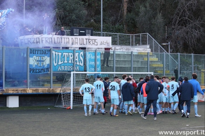 FOTONOTIZIA. L'Albissole e i suoi tifosi al fianco di Bonanni: "Forza Fra, lotta da Ultras" FOTONOTIZIA. L'Albissole e i suoi tifosi al fianco di Bonanni: "Forza Fra, lotta da Ultras"