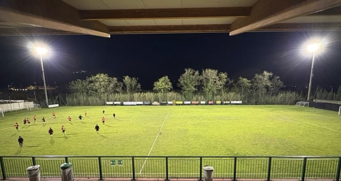 Calcio, Borghetto. Nuova luce per lo stadio comunale, completati i lavori di riqualificazione dell’impianto di illuminazione Calcio, Borghetto. Nuova luce per lo stadio comunale, completati i lavori di riqualificazione dell’impianto di illuminazione