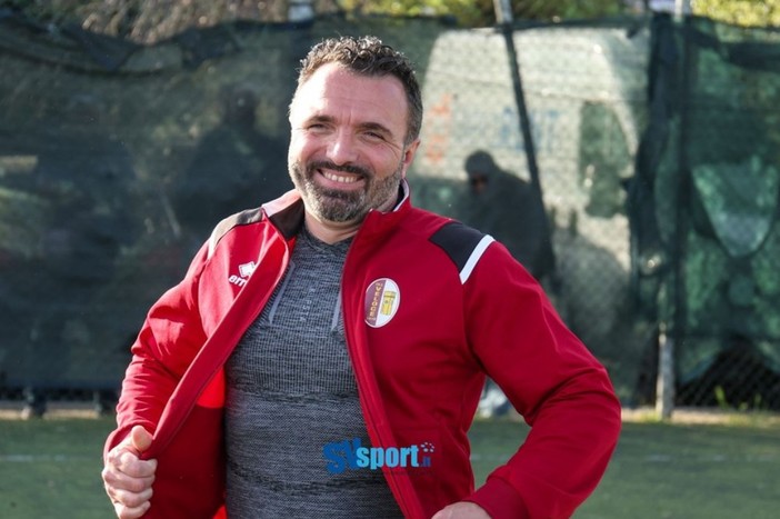 Calcio. Reset Veloce: si è dimesso mister Ghione, con lui anche il ds Cosentino e lo staff tecnico Calcio. Reset Veloce: si è dimesso mister Ghione, con lui anche il ds Cosentino e lo staff tecnico