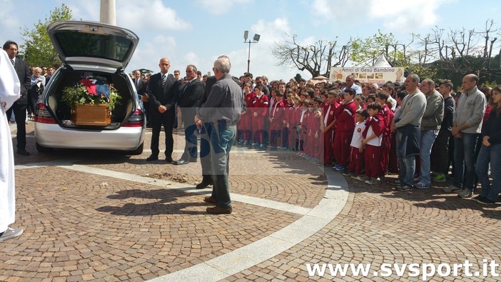Arenzano: duemila persone alle esequie di Paolo Ceccarelli Arenzano: duemila persone alle esequie di Paolo Ceccarelli