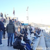 Calcio, Albenga. Steward assenti e la capienza del Riva cala a 99 posti, ma i presenti sono più di 200. In tribuna sale il nervosismo per tifosi e genitori Calcio, Albenga. Steward assenti e la capienza del Riva cala a 99 posti, ma i presenti sono più di 200. In tribuna sale il nervosismo per tifosi e genitori