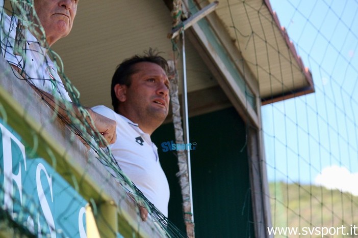 Calcio. Clamoroso Sestrese, si dimette mister Rossetti Calcio. Clamoroso Sestrese, si dimette mister Rossetti